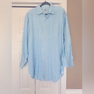 Peter Millar Men's Blue and White Casual Button Down Shirt. Size XL. 100% Cotton